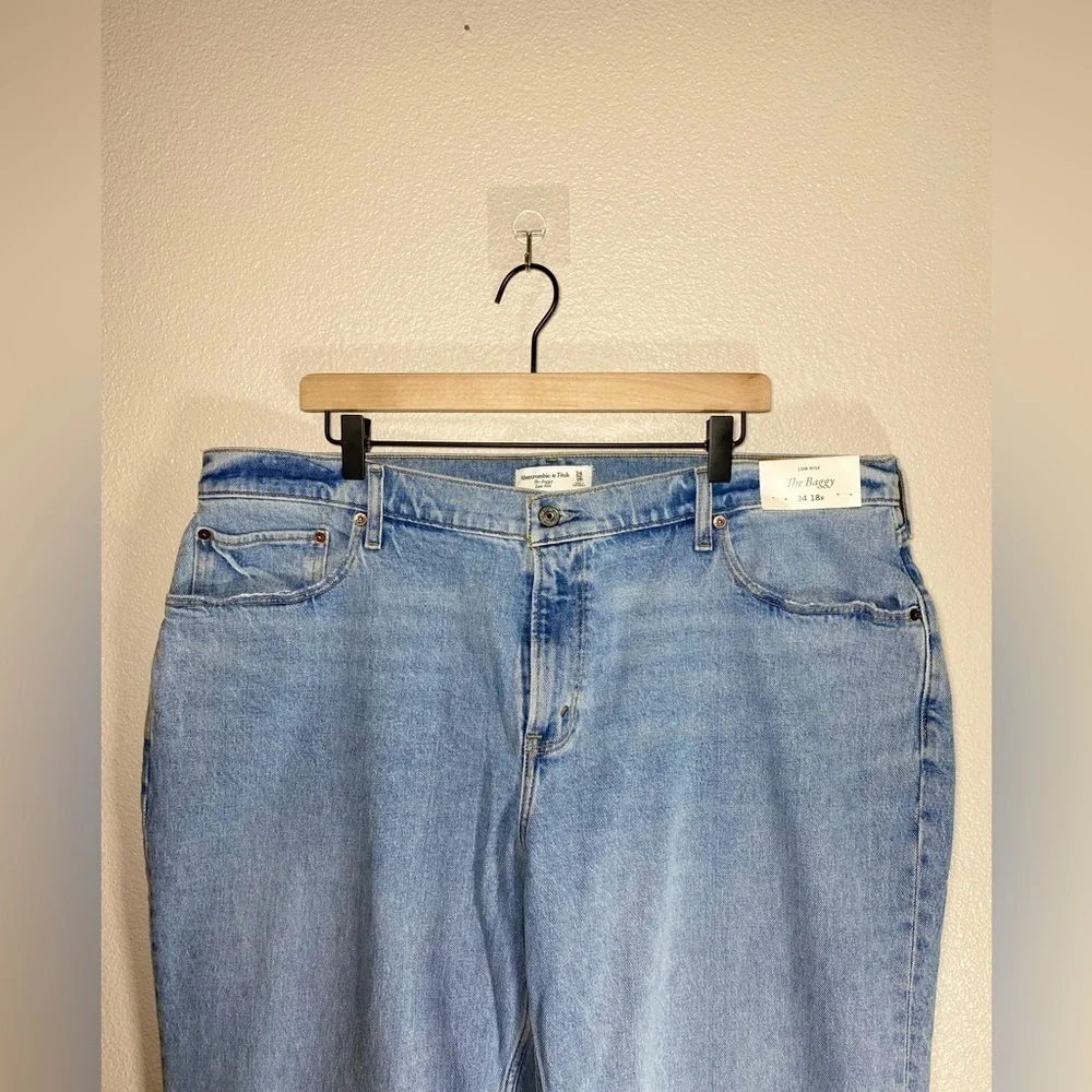 Abercrombie & Fitch Low Rise Baggy Jean Cuffed  24 / 18R